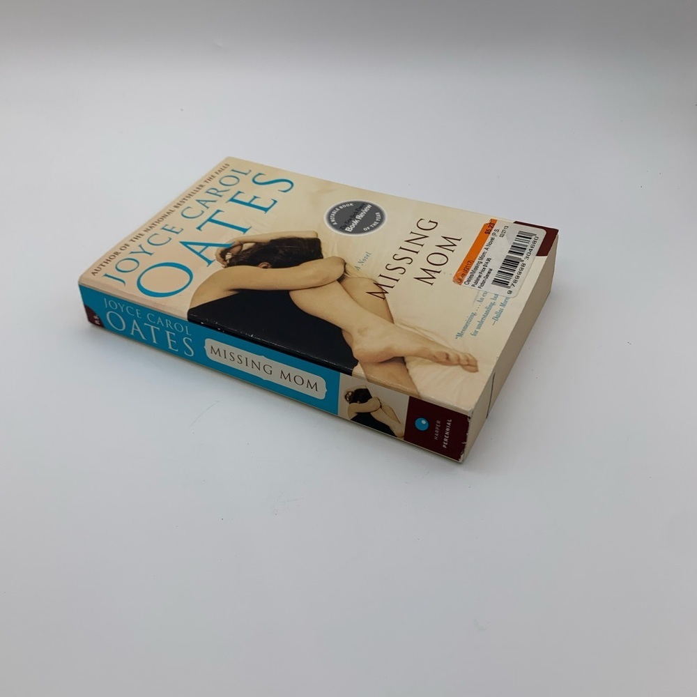 Missing Mom: A Noval- Paperback by Oates, Joyce Carol